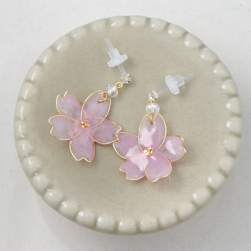 樹脂ピアス 桜 ストーン レジン ドロップピアス