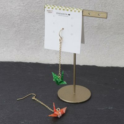 ピアス 折り鶴 和紙 折り紙 チェーン フックピアス【1個販売】 | OSEWAYAオンラインストア｜お世話や公式アクセサリー通販サイト